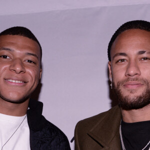 Semi-exclusif - Kylian Mbappé et Neymar Jr lors de la soirée d'anniversaire de C.Bruna (27 ans) au restaurant Giusé Trattoria à Paris, France, le 1er octobre 2021. Un événement organisé par Five Eyes Production. © Rachid Bellak/Bestimage