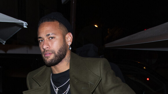 Neymar violemment insulté par un journaliste qui pensait que son micro était fermé !