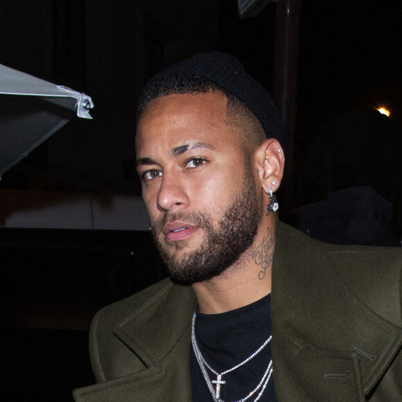 Exclusif - Neymar Jr. arrive à l'anniversaire de C.Bruna au restaurant Giusé Trattoria à Paris, France. © Tiziano Da Silva-Pierre Perusseau/Bestimage