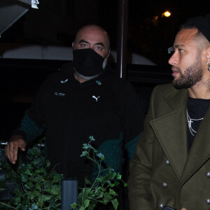 Exclusif - Neymar Jr. arrive à l'anniversaire de C.Bruna (27 ans) au restaurant Giusé Trattoria à Paris, France, le 1 octobre 2021. © Tiziano Da Silva-Pierre Perusseau/Bestimage