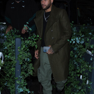 Exclusif - Neymar Jr. arrive à l'anniversaire de C.Bruna (27 ans) au restaurant Giusé Trattoria à Paris, France, le 1 octobre 2021. © Tiziano Da Silva-Pierre Perusseau/Bestimage