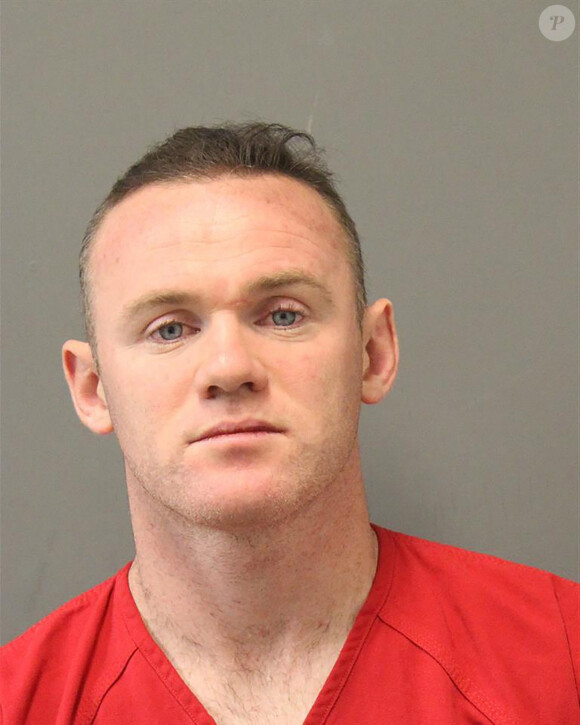 Mugshot de Wayne Rooney, arrêté en décembre 2018 à l'aéroport de Washington pour ivresse et injures. Il a été arrêté par la police des frontières à l'aéroport internationale de Dulles. Il a été relâché après avoir reconnu les faits. Le 16 décembre 2018