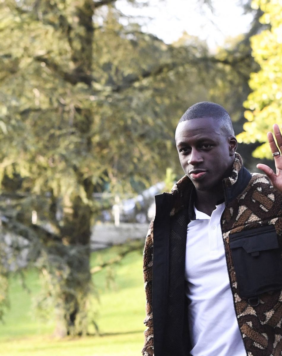Benjamin Mendy - Les joueurs de l'équipe de France se rendent à l'entrainement à Clairefontaine le 11 novembre 2019. © Anthony Bibard/Panoramic/Bestimage