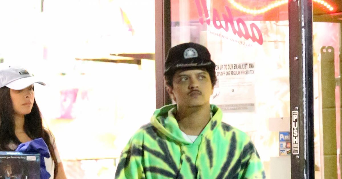 Exclusif Bruno Mars et sa compagne Jessica Caban font du shopping à Los Angeles, le 1er avril