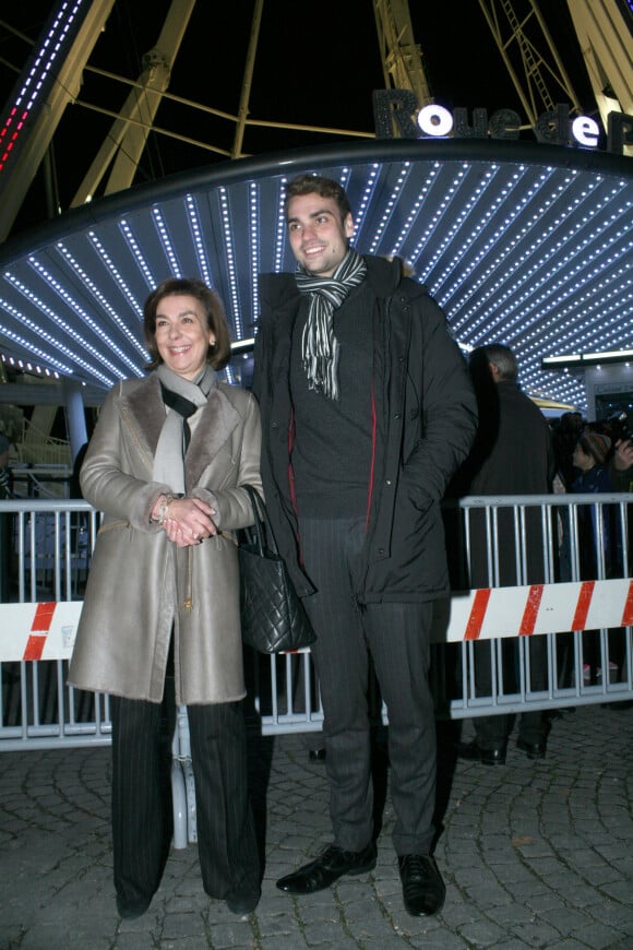 Carole Amiel et son fils Valentin Livi - Hommage à Yves Montand ''25 ans déjà'' à la Grande Roue place de la Concorde à Paris, le 11 novembre 2016. © JLPPA/Bestimage