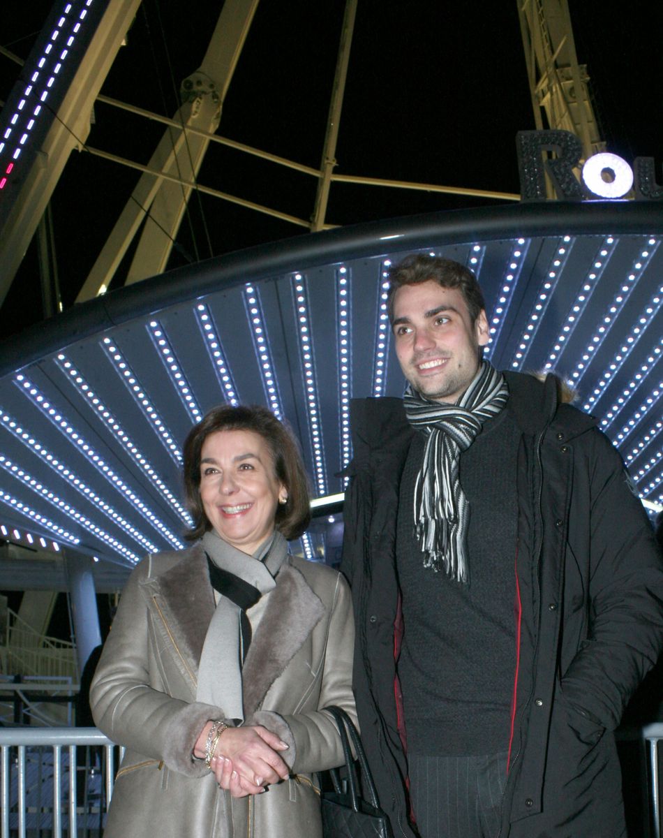 Carole Amiel et son fils Valentin Livi - Hommage à Yves Montand ''25 ans déjà'' à la Grande Roue place de la Concorde à Paris, le 11 novembre 2016. © JLPPA/Bestimage