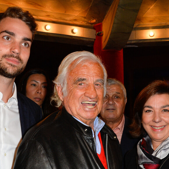 Jean-Paul Belmondo, Carole Amiel et son fils Valentin - Générale du spectacle "Ivo Livi ou Le destin d'Yves Montand" au théâtre de la Gaîté-Montparnasse à Paris. Le 11 octobre 2016. © Coadic Guirec/Bestimage