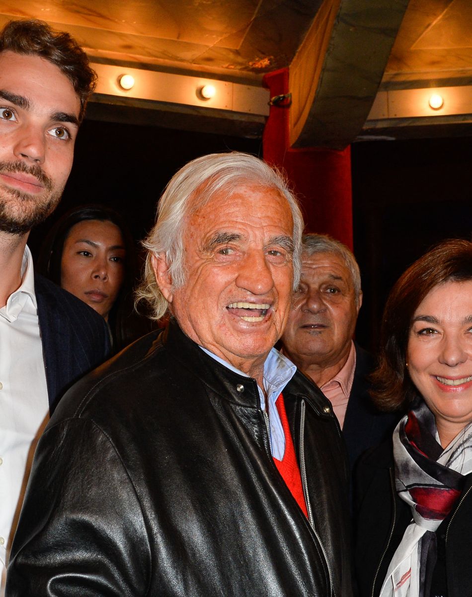 Jean-Paul Belmondo, Carole Amiel et son fils Valentin - Générale du spectacle "Ivo Livi ou Le destin d'Yves Montand" au théâtre de la Gaîté-Montparnasse à Paris. Le 11 octobre 2016. © Coadic Guirec/Bestimage