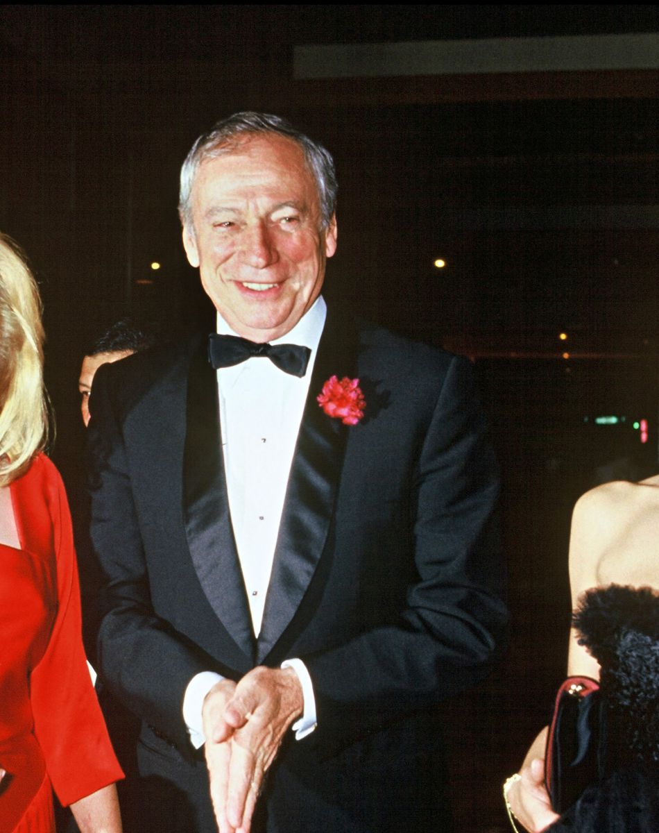 Archives - Yves Montand, son épouse Carole Amiel et Catherine Deneuve au Festival de Cannes. 1987.