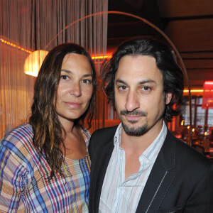 Archives : Zazie et son compagnon Philippe Paradis au café Barge à Paris.