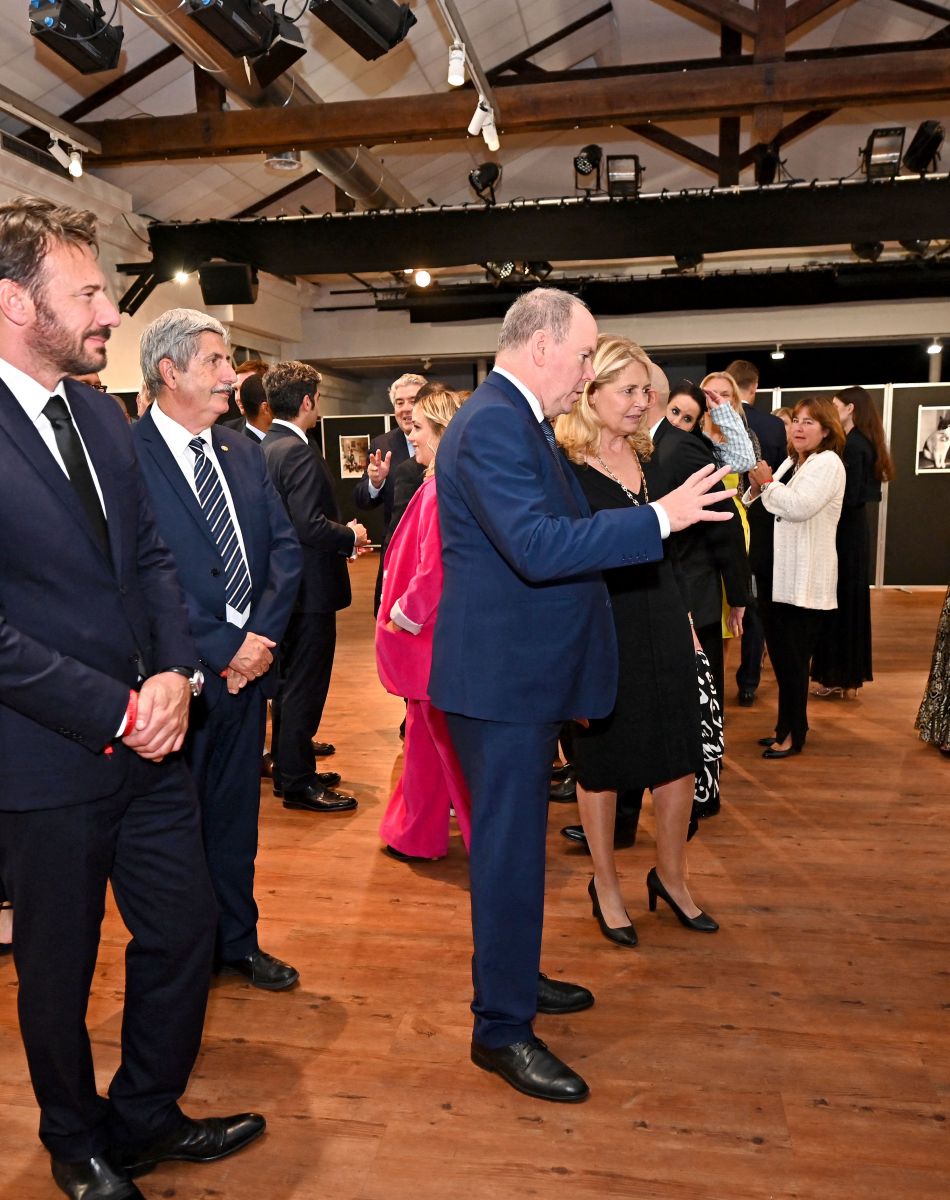 Samuel Le Bihan, le prince Albert II de Monaco et Sylvie Siri, la maire de Saint-Tropez, durant la soirée d'ouverture des 23èmes Rencontres internationales du cinéma des antipodes à Saint Tropez, le 13 octobre 2021 © Bruno Bebert / Bestimage