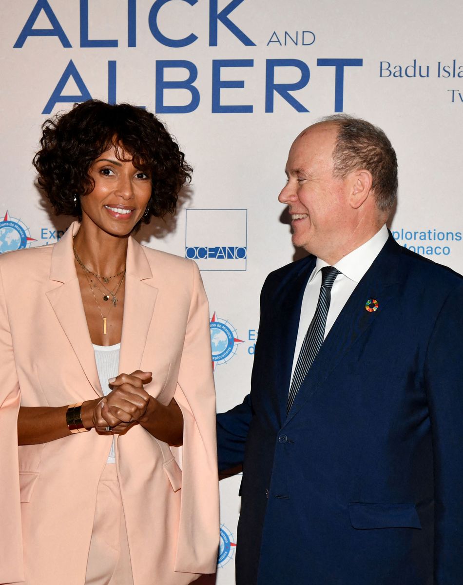 Sonia Rolland et le prince Albert II de Monaco, durant la soirée d'ouverture des 23èmes Rencontres internationales du cinéma des antipodes à Saint Tropez, avec une avant première du film documentaire Alick et Albert au cinéma La Renaissance, place des Lices. © Bruno Bebert / Bestimage