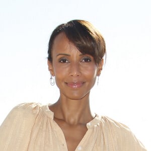 Sonia Rolland de la série TROPIQUES CRIMINELS - Photocalls sur le ponton de l'hôtel Barrière Le Majestic lors de la 4ème édition de Canneseries au Palais des Festivals à Cannes. Le 13 octobre 2021 © Christophe Aubert via Bestimage