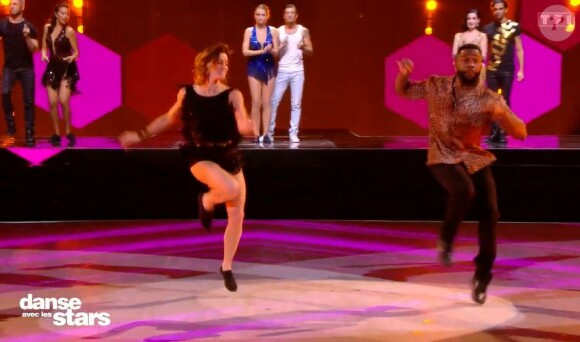 Tayc et Fauve Hautot lors de l'épreuve de la figure imposée dans "Danse avec les stars 2021", le 15 octobre, sur TF1