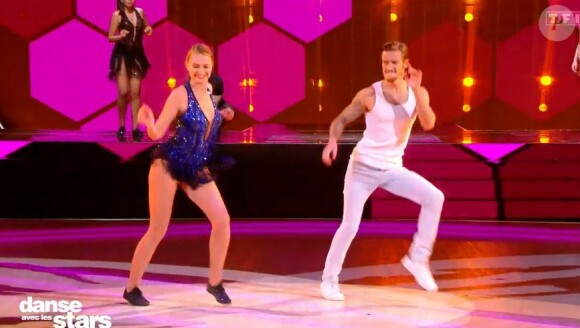 Aurélie Pons et Adrien Caby lors de l'épreuve de la figure imposée dans "Danse avec les stars 2021", le 15 octobre, sur TF1
