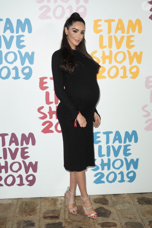 Nabilla Benattia (enceinte) - Photocall - Etam Live Show 2019 au Stade Roland Garros à Paris le 24 septembre 2019. © Rachid Bellak / Bestimage 