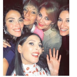 Linda Hardy, Julie Debazac, Ariane Séguillon, Mareva Galanter et Frédérique Bel - Linda Hardy fête son anniversaire avec le cast de la série "Demain nous appartient". Le 16 octobre 2021.