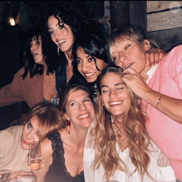 Anne Caillon, Ariane Séguillon, Linda Hardy, Juliette Tresanini, Rani Bheemuck, Julie Debazac et Solène Hébert - Linda Hardy fête son anniversaire avec le cast de la série "Demain nous appartient". Le 16 octobre 2021.