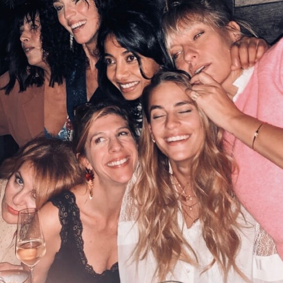 Anne Caillon, Ariane Séguillon, Linda Hardy, Juliette Tresanini, Rani Bheemuck, Julie Debazac et Solène Hébert - Linda Hardy fête son anniversaire avec le cast de la série "Demain nous appartient". Le 16 octobre 2021.