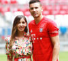 Lucas Hernandez et sa femme Amelia Ossa Llorente lors de la présentation de Lucas Hernandez, nouvelle recrue du Bayern de Munich à Munich.