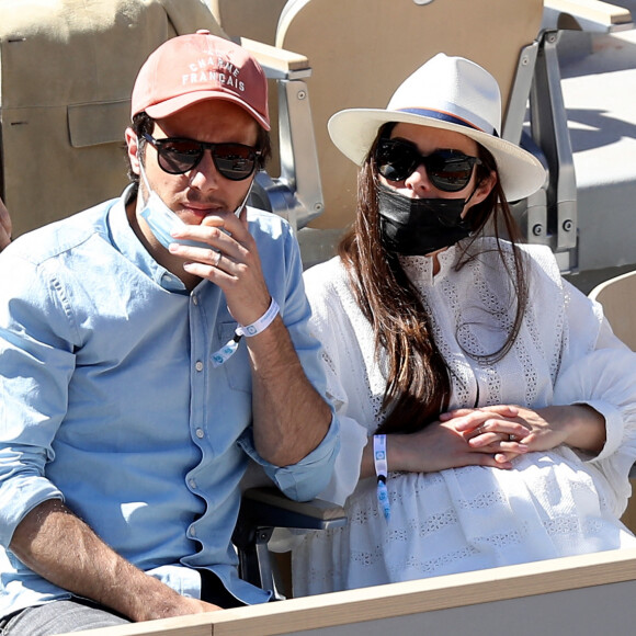 Vianney et sa femme Catherine Robert (enceinte) dans les tribunes lors de la finale des internationaux de France Roland Garros à Paris © Dominique Jacovides / Bestimage 