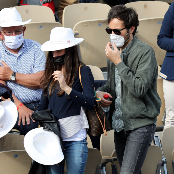 Vianney (Vianney Bureau) et sa femme Catherine Robert (enceinte) dans les tribunes des Internationaux de France de tennis de Roland Garros à Paris, France, le 5 juin 2021. © Dominique Jacovides/Bestimage 