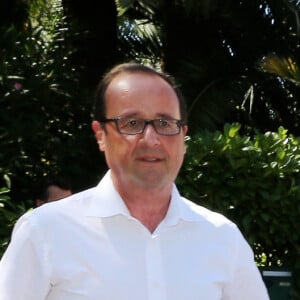 Au lendemain de son 60ème anniversaire, François Hollande est venu embrasser son père Georges Gustave Hollande, 91 ans, dans sa résidence à Cannes. Le 13 août 2014