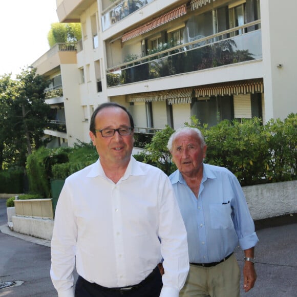 Au lendemain de son 60ème anniversaire, François Hollande est venu embrasser son père Georges Gustave Hollande, 91 ans, dans sa résidence à Cannes. Le 13 août 2014