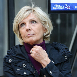 Exclusif - Les coulisses du bulletin météo avec Évelyne Dhéliat pour les 30 ans de la Fête de la Science à la Sorbonne. © Panoramic / Bestimage