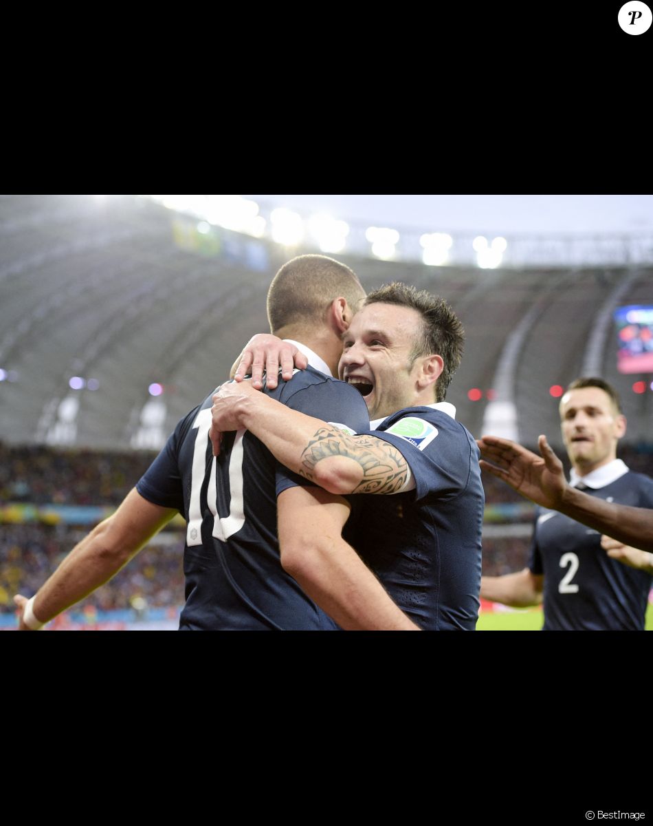 Archive - Karim Benzema (Fra) après son 3e but Mathieu Valbuena (Fra) : France vs Honduras - Coupe du Monde FIFA - Porto Alegre en 2014.