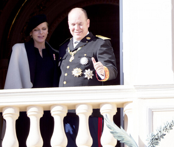 La princesse Charlène enceinte et le prince Albert II de Monaco - La famille princière de Monaco lors de la Fête Nationale monégasque, le 19 novembre 2014. 