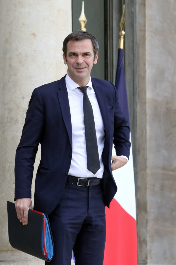 Olivier Véran, ministre de la Santé à la sortie du conseil des ministres, le 13 octobre 2021, au palais de l'Elysée, à Paris.