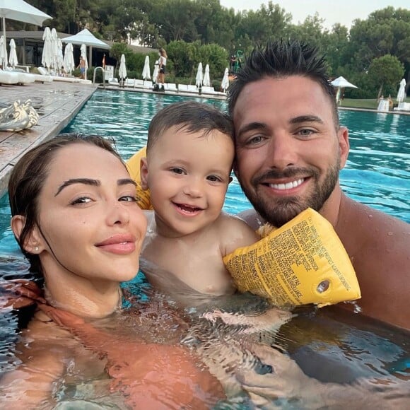 Nabilla Benattia avec Thomas Vergara et leur fils Milann, août 2021