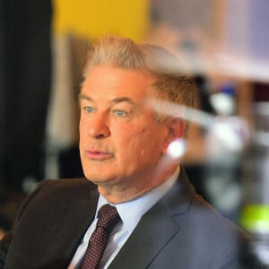 Exclusif - Alec Baldwin se retrouve sur le tournage de la série "Dr Death" à New York le 9 février 2021.