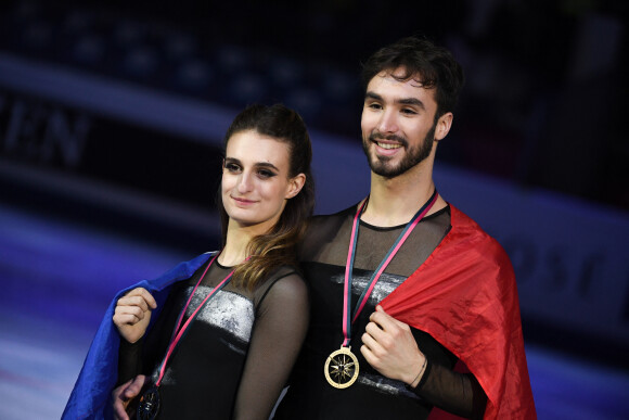 Les Français Gabriela Papadakis et Guillaume Cizeron remportent la finale du Grand Prix de danse sur glace à Turin, le 7 décembre 2019. Il s'agit de leur deuxième victoire en Grand Prix après 2017.