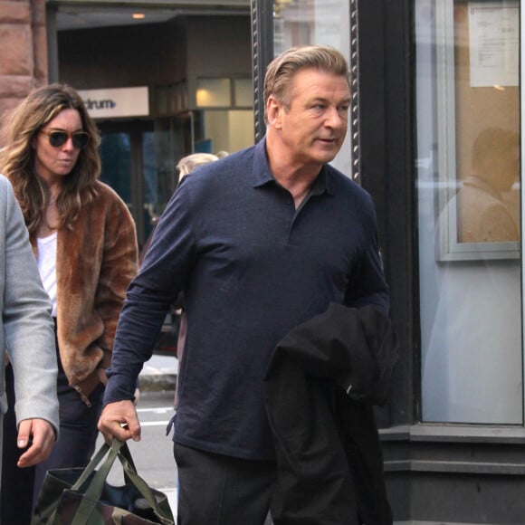 Alec Baldwin se rend aux studios de "Build Series" pour la promotion du nouveau film "Motherless Brooklyn" à New York, le 21 octobre 2019. 