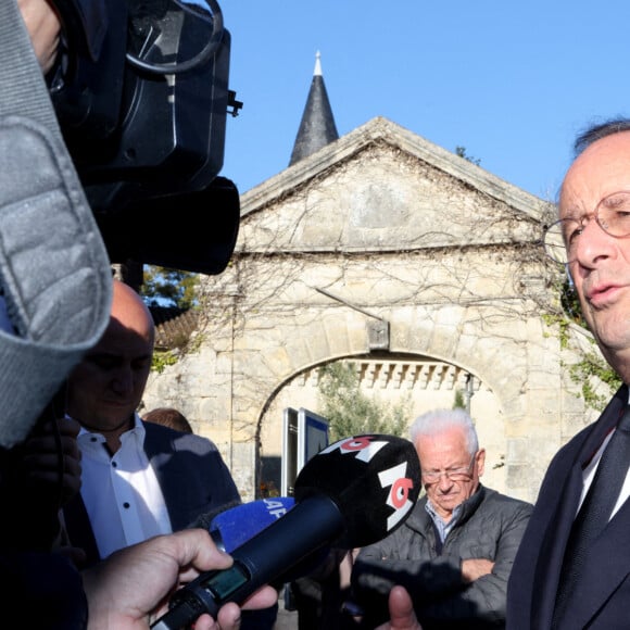 L'ancien Président de la République François Hollande est venu commémorer le 6ème anniversaire de l'accident car de Puisseguin survenu le 23 Octobre 2015. Puisseguin en Gironde le 23 octobre 2021.