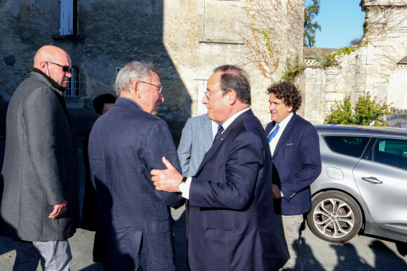L'ancien Président de la République François Hollande est venu commémorer le 6ème anniversaire de l'accident car de Puisseguin survenu le 23 Octobre 2015. Puisseguin en Gironde le 23 octobre 2021.