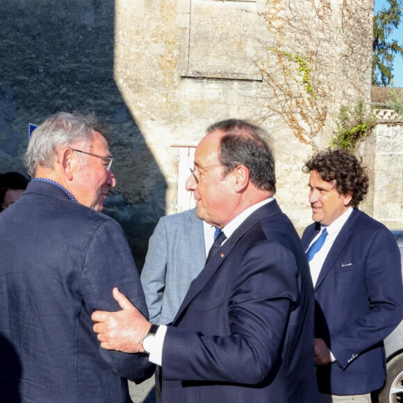 L'ancien Président de la République François Hollande est venu commémorer le 6ème anniversaire de l'accident car de Puisseguin survenu le 23 Octobre 2015. Puisseguin en Gironde le 23 octobre 2021.