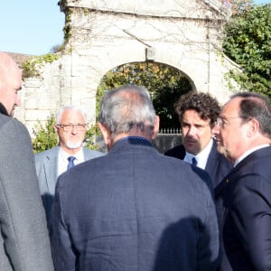 L'ancien Président de la République François Hollande est venu commémorer le 6ème anniversaire de l'accident car de Puisseguin survenu le 23 Octobre 2015. Puisseguin en Gironde le 23 octobre 2021.