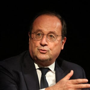 François Hollande présente et dédicace son dernier livre "Affronter" à la Station Ausone - Librairie Mollat à Bordeaux le 22 octobre 2021.