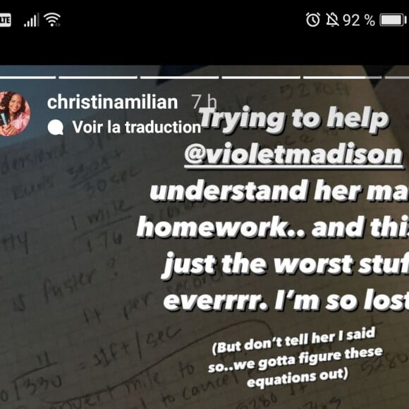 Christina Milian tente d'aider sa fille Violet avec ses devoirs.