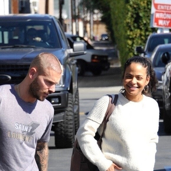 M. Pokora et sa compagne Christina Milian se baladent avec leur fils Isaiah dans le quartier de West Hollywood à Los Angeles. 