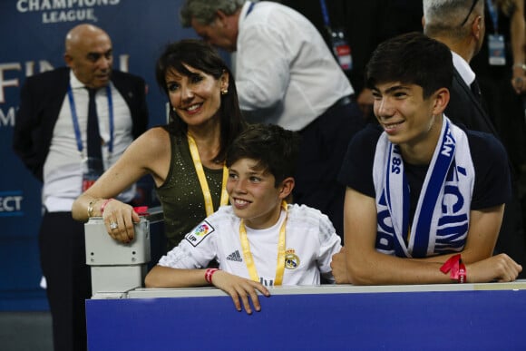 La femme Zinédine Zidane, Véronique et ses enfants Elyaz et Théo - Le Real Madrid de Zinédine Zidane remporte la Ligue des champions aux tirs au buts face à l'Atlético de Madrid, (1-1 après prolongations, 5-3 aux t.a.b.) à Milan le 28 mai 2016.