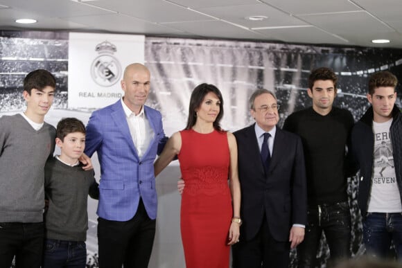 Zinédine Zidane avec sa femme Véronique et ses quatre enfants Enzo, Luca, Elyaz et Théo, Florentino Perez - Zinédine Zidane devient l'entraineur du Real de Madrid et remplace ainsi Rafael Benítez à Madrid en Espagne.
