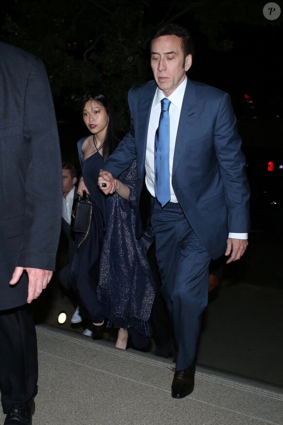 Exclusif - Nicolas Cage et sa femme Riko Shibata arrivent main dans la main à une fête à Los Angeles, le 13 juillet 2021