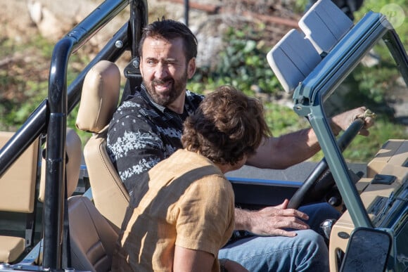 Nicolas Cage et Pedro Pascal tournent des scènes du film "The Unbearable Weight Of Massive Talent" dans une Jeep vintage à la Villa Sheherezade à Dubrovnik le 13 octobre 2020.