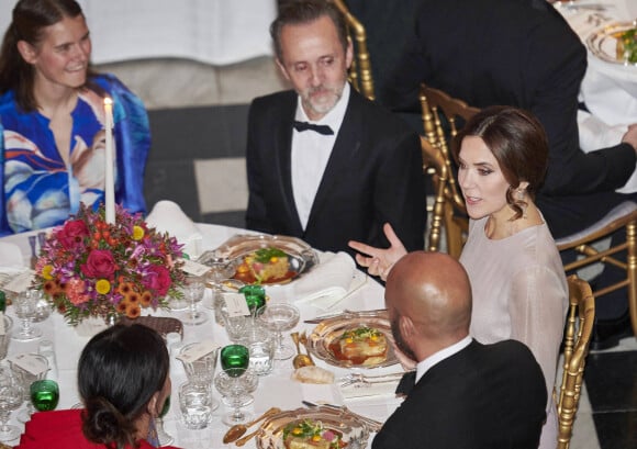 La princesse Mary de Danemark lors du dîner de gala pour les représentants de l'industrie cinématographique danoise au Palais Fredensborg le 26 octobre 2021.