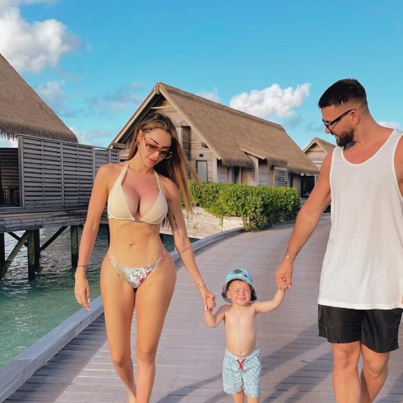 Nabilla, Thomas et Milann aux Maldives
