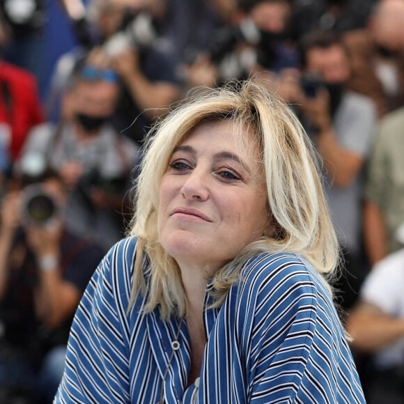 Valeria Bruni-Tedeschi au photocall du film Cette musique ne joue pour personne (Cannes première) lors du 74ème festival international du film de Cannes le 10 juillet 2021 © Borde / Jacovides / Moreau / Bestimage 